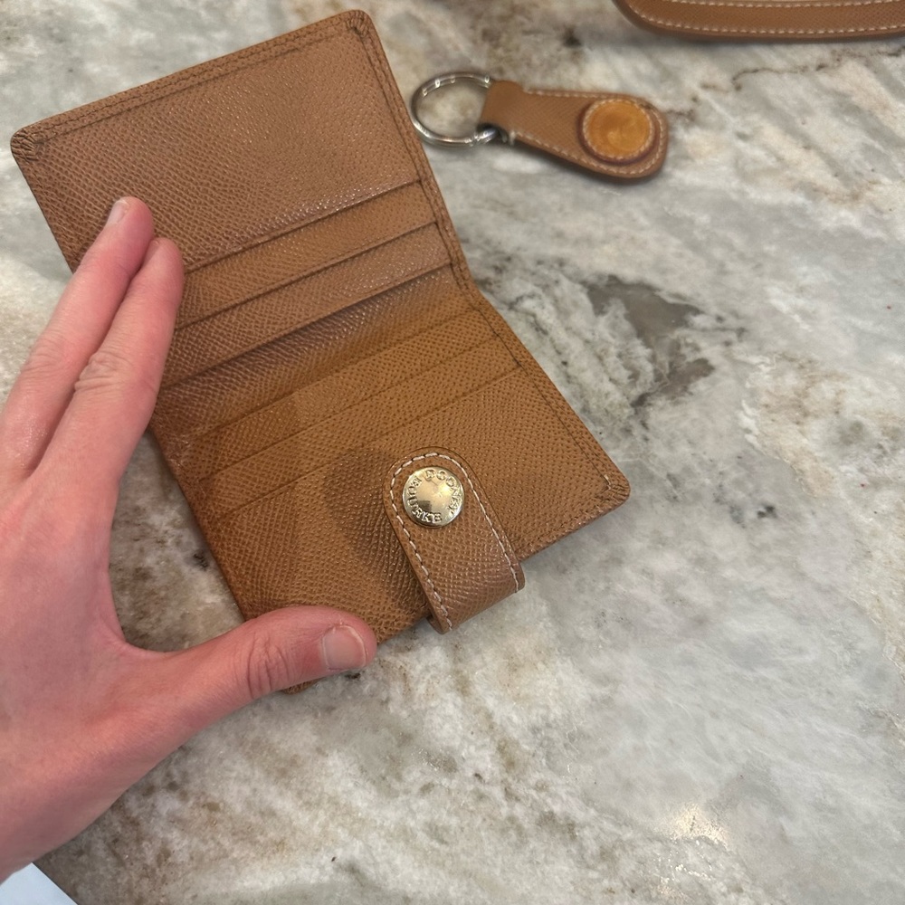 Stunning camel EUC Dooney set with wallet and key holder - Picture 6 of 6